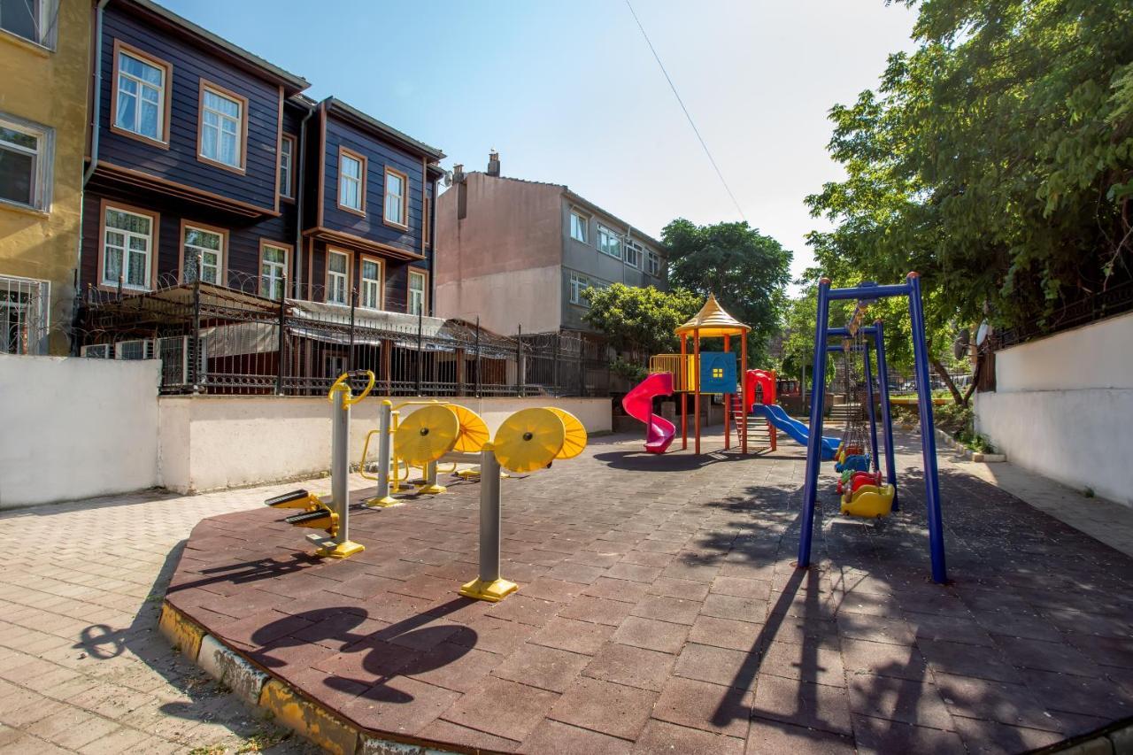 April Hotel Istanbul Exterior photo