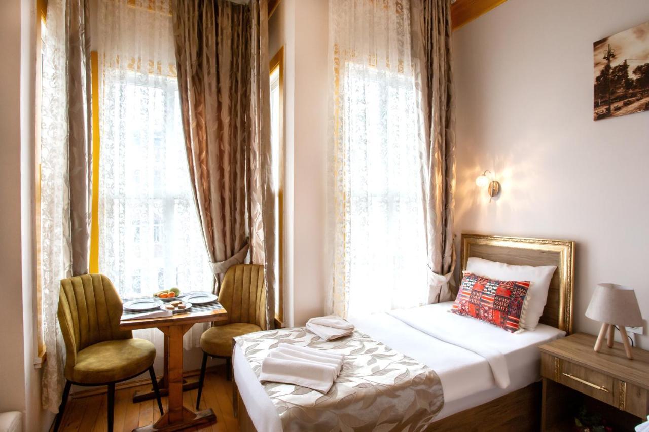 April Hotel Istanbul Exterior photo
